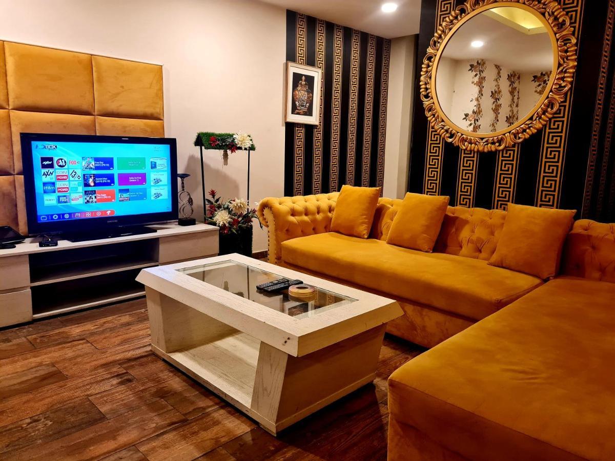 Apartamento Royal Residencia Centaurus Islamabad Exterior foto